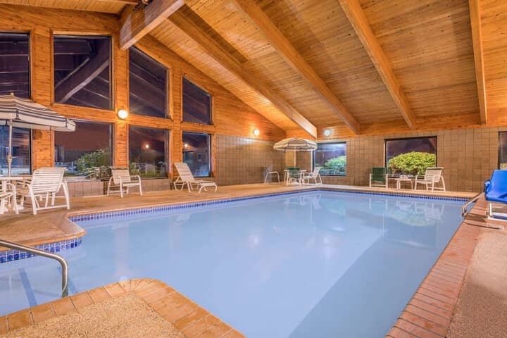 Pool 14 of 17